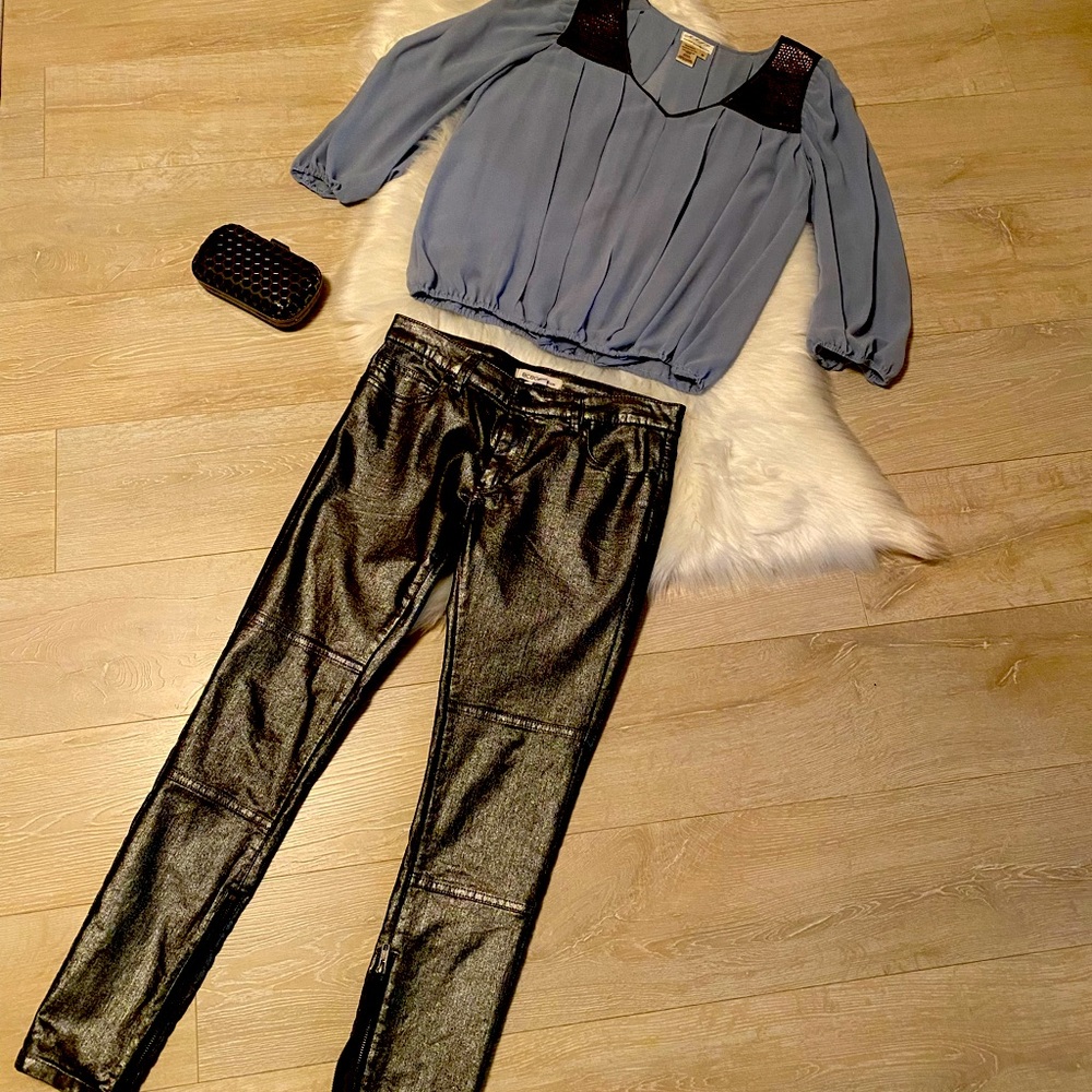 BCBGeneration metallic pants Size 27 machine wash cold, 72%cotton 26%polyester